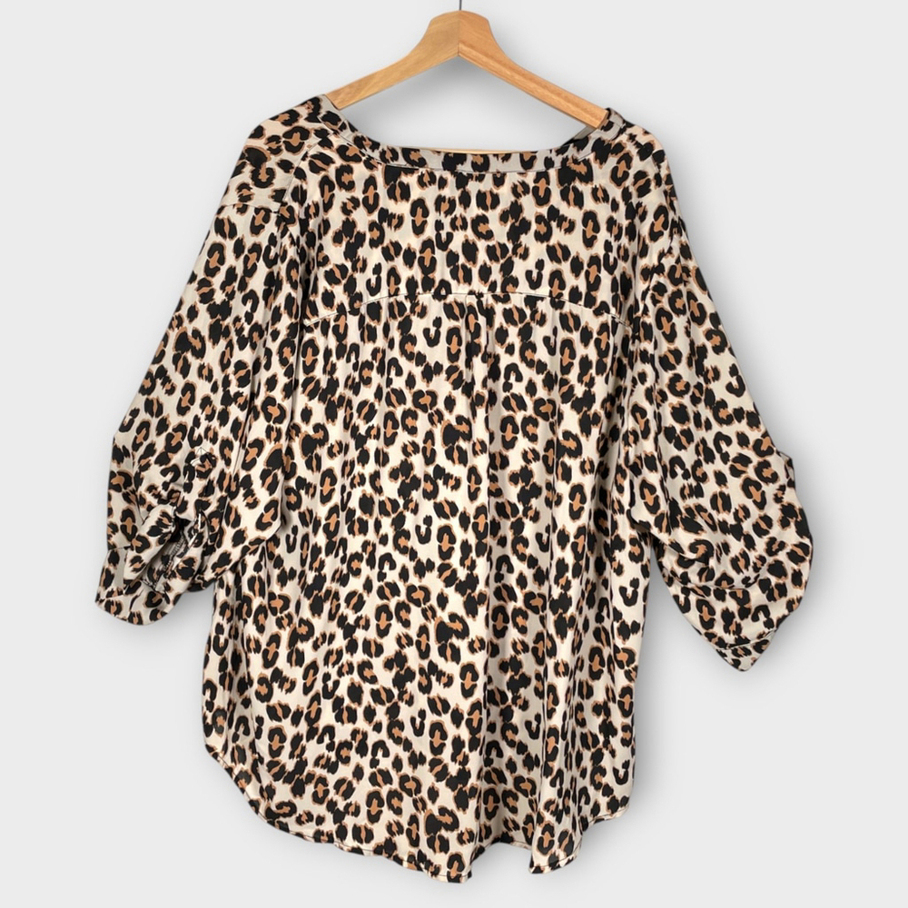Torrid Harper Shirt 3 (3X) Animal Print Chiffon Roll Tab Popover Top EUC - Picture 2 of 9